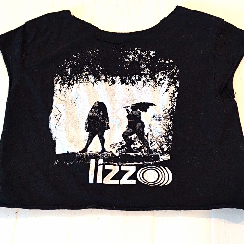 Lizzo Concert Merch Cropped Graphic Tee Black Raw Edge Muscle Crop Top S